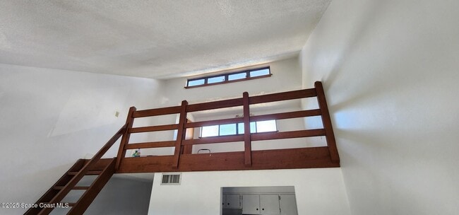 Building Photo - 204 Pierce Ave