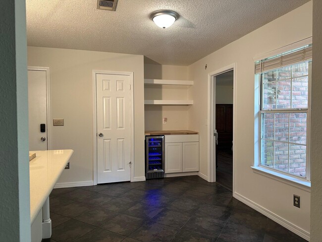Building Photo - 1670 Parkside Cir