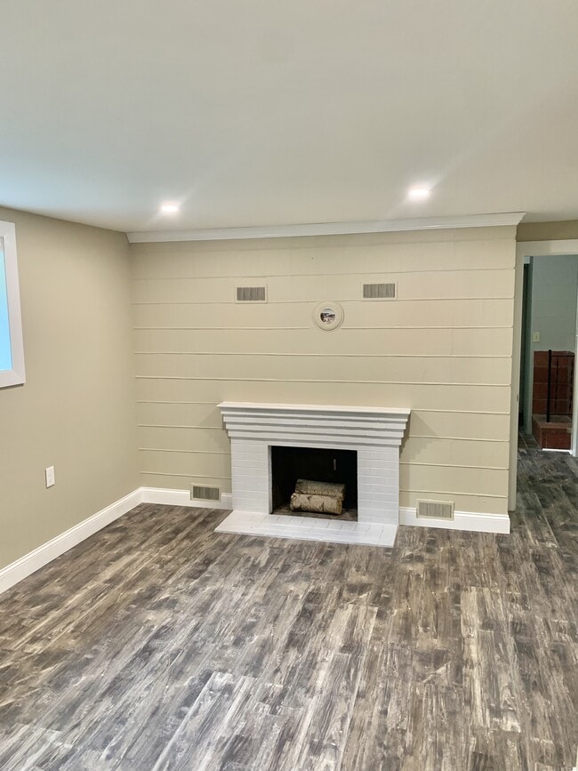 Building Photo - 129 Back Winterport Rd