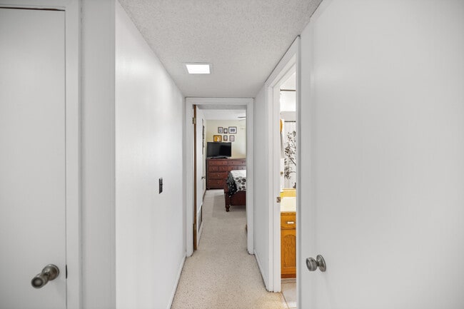 Building Photo - 206 Cedar Ridge Way