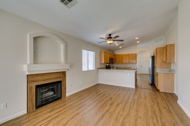 Building Photo - 3-Bedroom Home with Upgraded Cooling & Gre...
