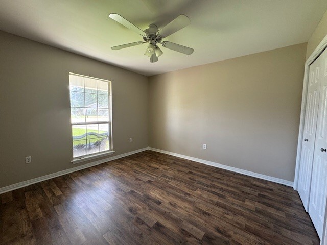 Building Photo - 829 Eden Oaks Dr