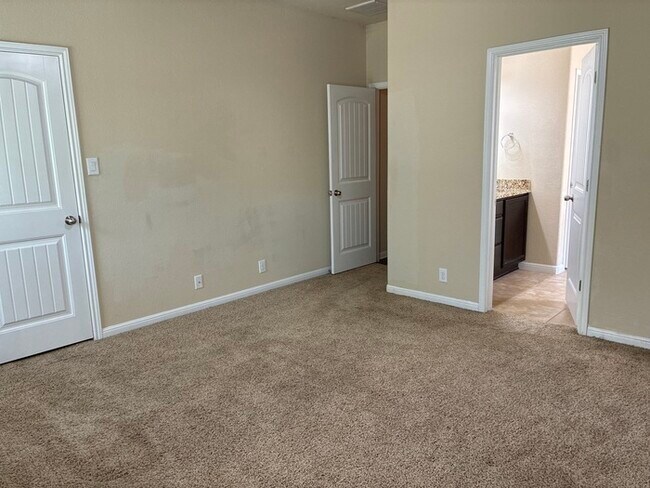 Building Photo - A Charming 3-Bedroom, 2-Bathroom Home Loca...