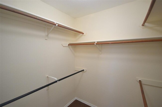 Building Photo - 718 Meadow View Dr
