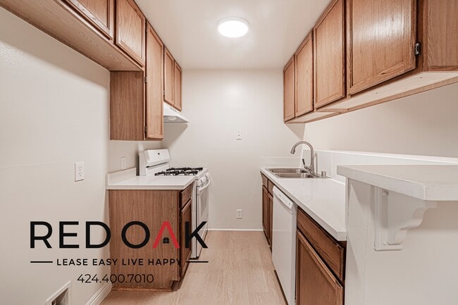 Building Photo - 4651 Cahuenga Blvd