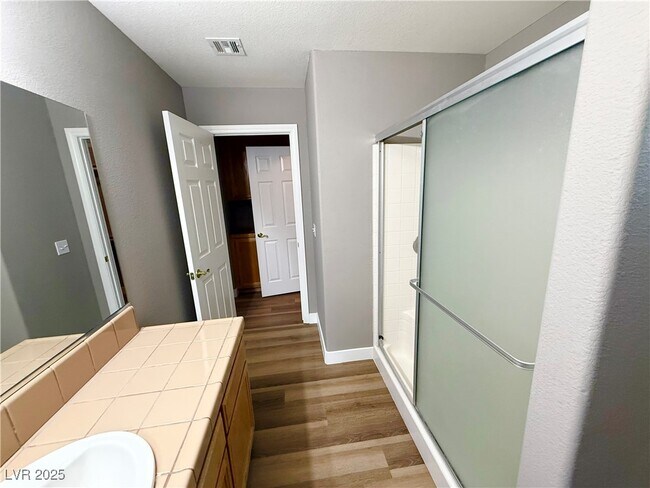 Building Photo - 452 Comstock Ave