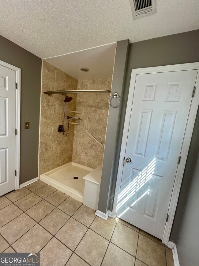 Building Photo - 207 Grand Ave