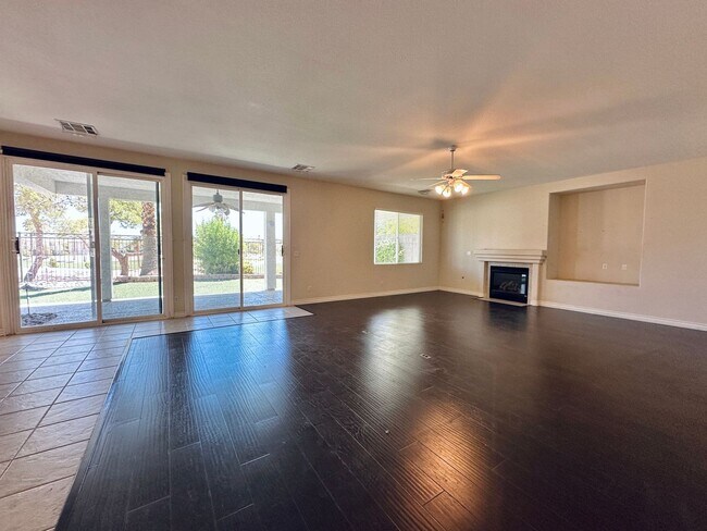 Building Photo - GORGEOUS 2 STORY HOME WITH A GRAND ENTRY &...