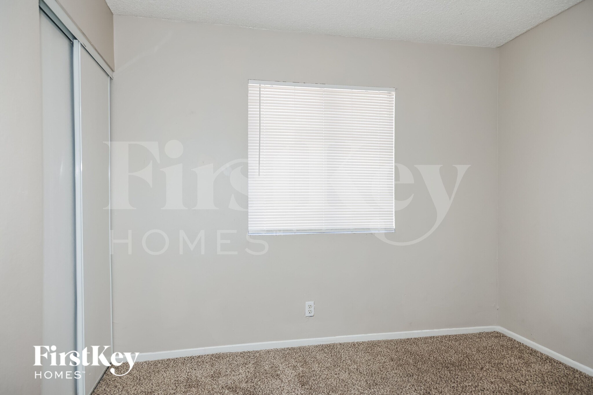 Building Photo - 5265 Saratoga Dr