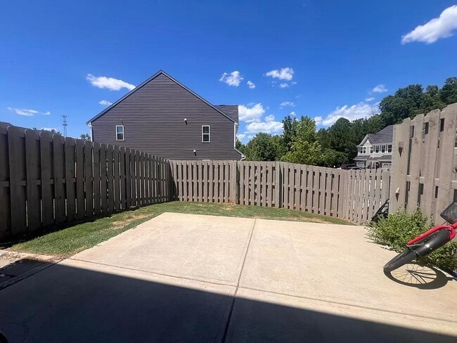 Building Photo - 100 Lilywood Ct