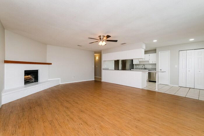 Building Photo - 3407 Groveview Dr
