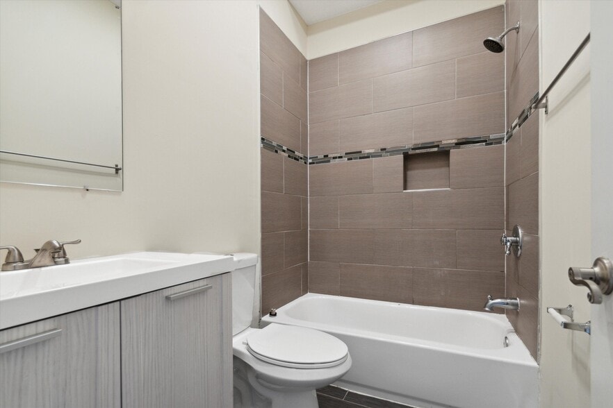 Building Photo - 1928 N Gratz St