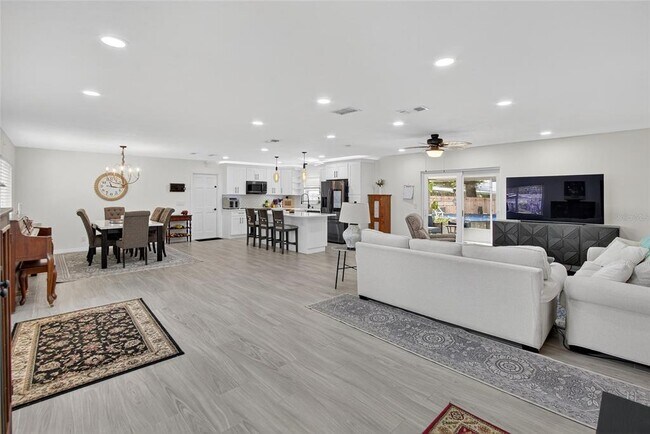 Building Photo - 1601 Alder Way