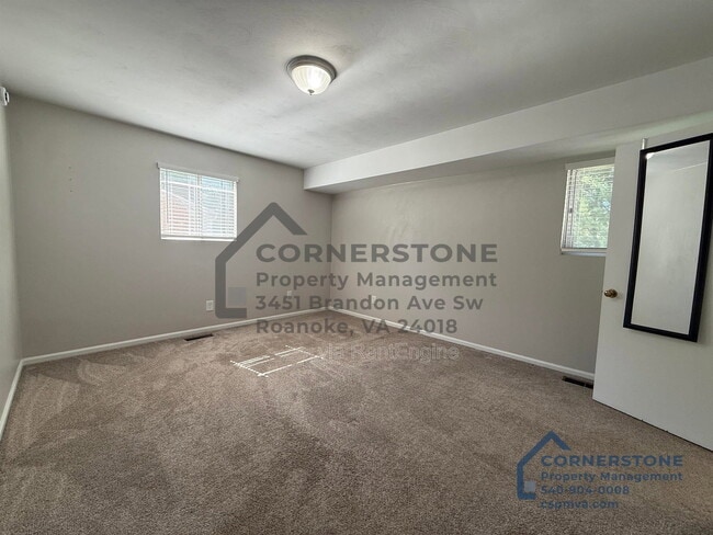 Building Photo - 3113 Clearview Dr