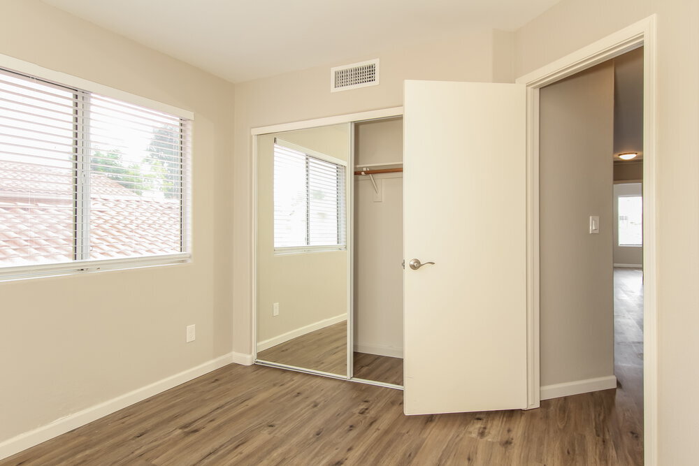 Building Photo - 1249 E Angela Dr