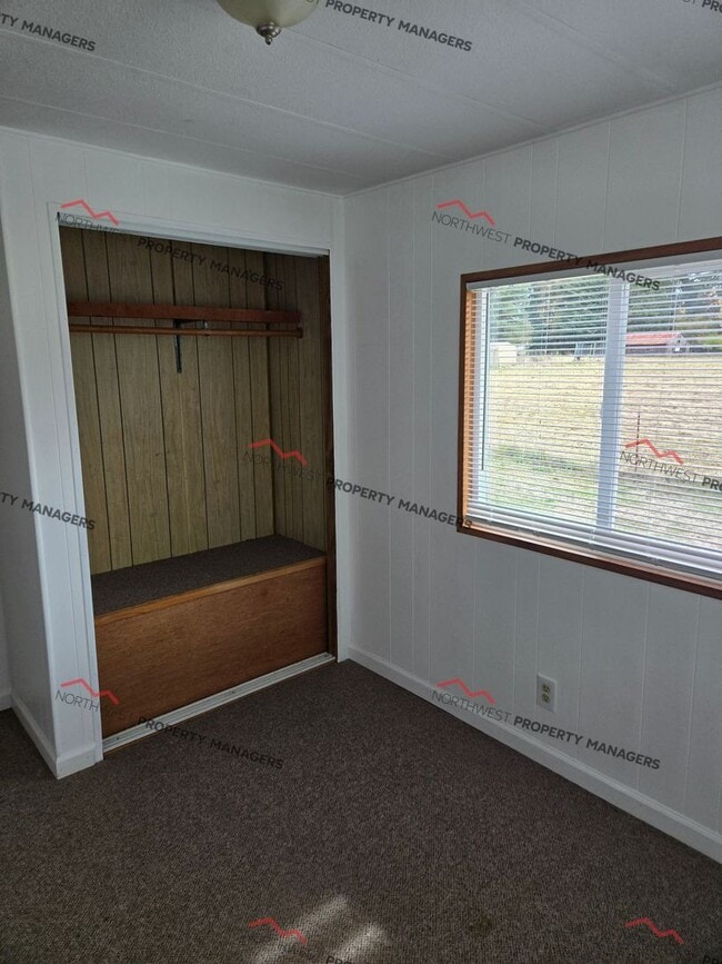 Building Photo - STATUS: AVAILABLE | R255G | $1850