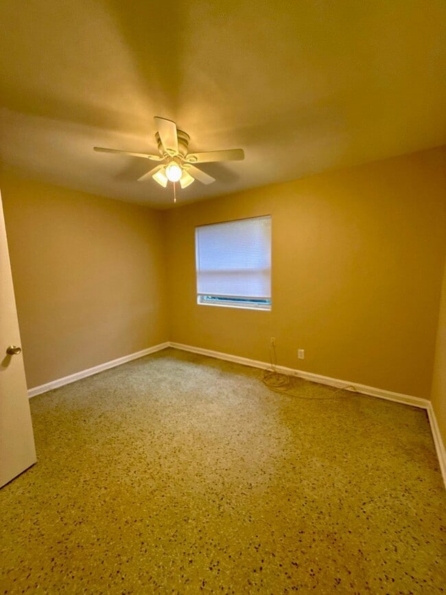 Building Photo - Nice 2 Bedroom on Quiet Street right off Atlantic