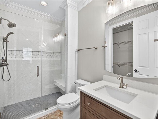 Building Photo - 3161 Club Dr