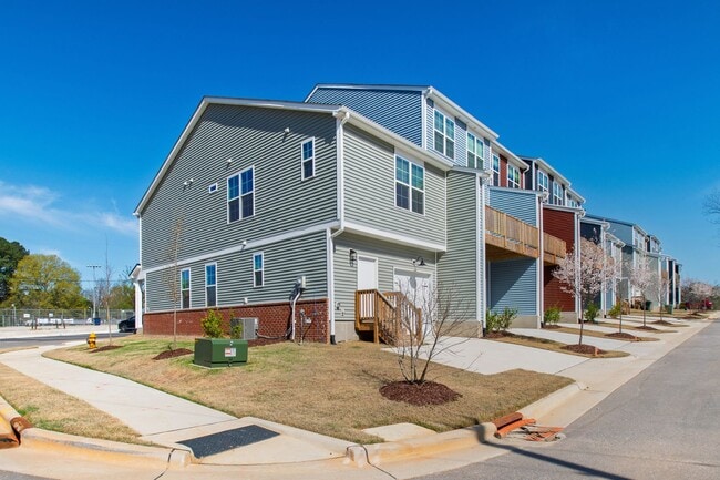 Building Photo - Charming Craftsman-Style 3-Bedroom Townhome in Garner!