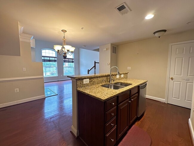 Building Photo - Fantastic 2 Bed 2.5 Bath Interior Townhome...