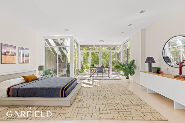 Building Photo - 240 E 61st St