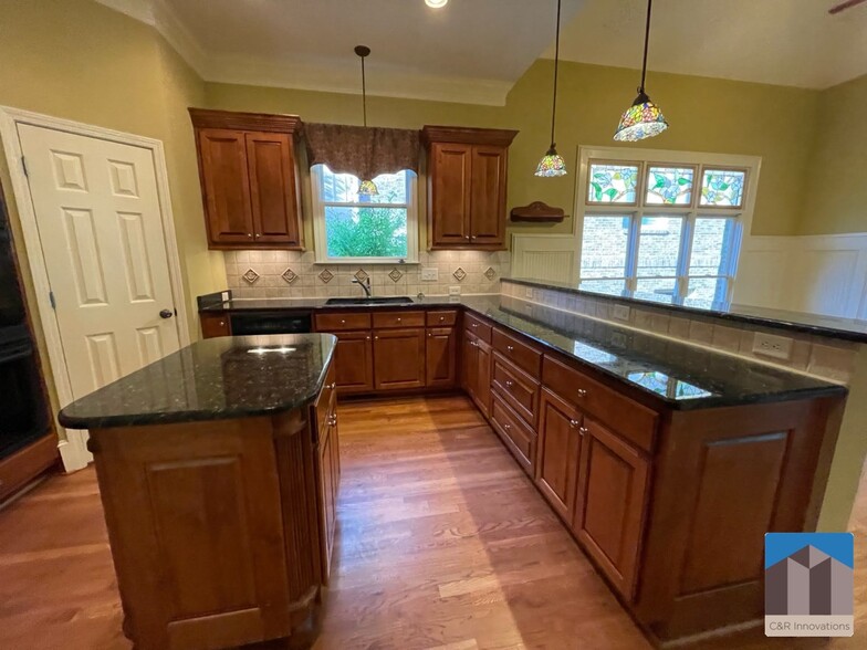 Building Photo - 1377 Greencrest Ct