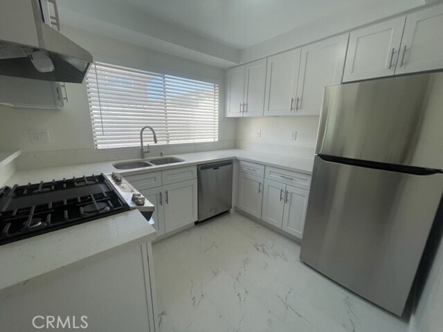 Building Photo - 17061 Grove Cir
