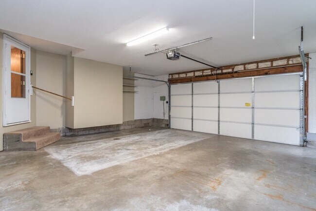 Building Photo - LARGE AND SPACIOUS, YET COZY AND QUAINT RANCH STYLE 4 BD, 3 BA HOUSE WITH DOUBLE ATTACHED GARAGE,...