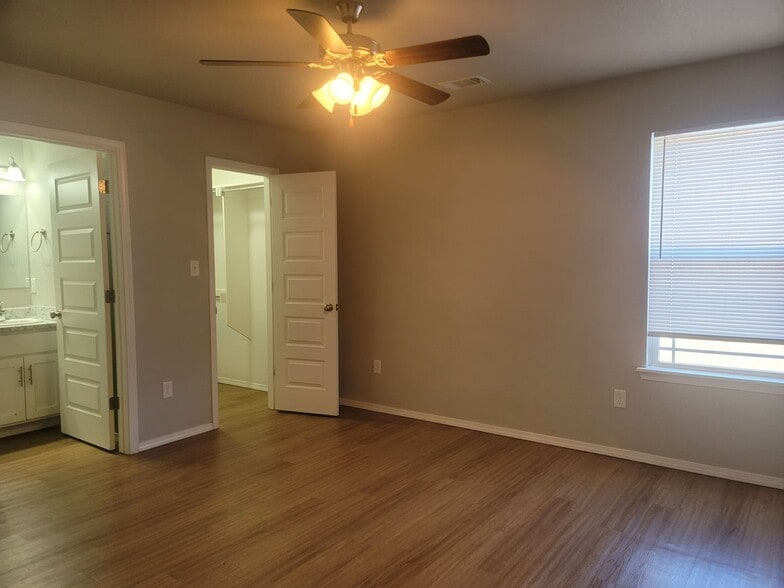 Building Photo - 2108 Ingalls Ln