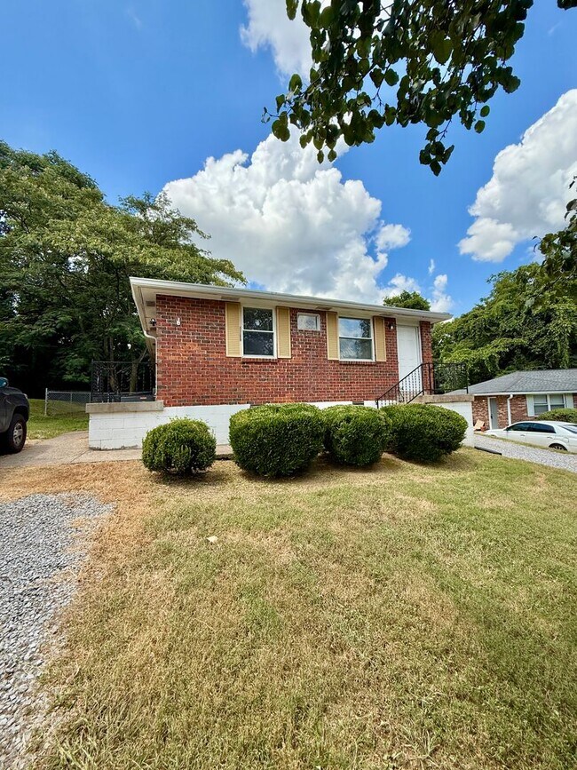 Building Photo - East Nashville 2 Bed $1450 Close to Shelby...