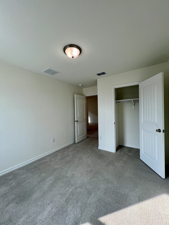 Building Photo - 14839 Vance Jackson Rd