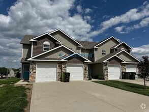 Building Photo - 815 Raven Court