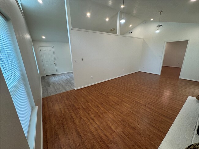Building Photo - 1841 Seminole Ct