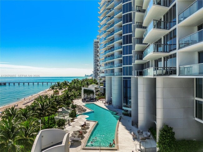 Building Photo - 17001 Collins Ave