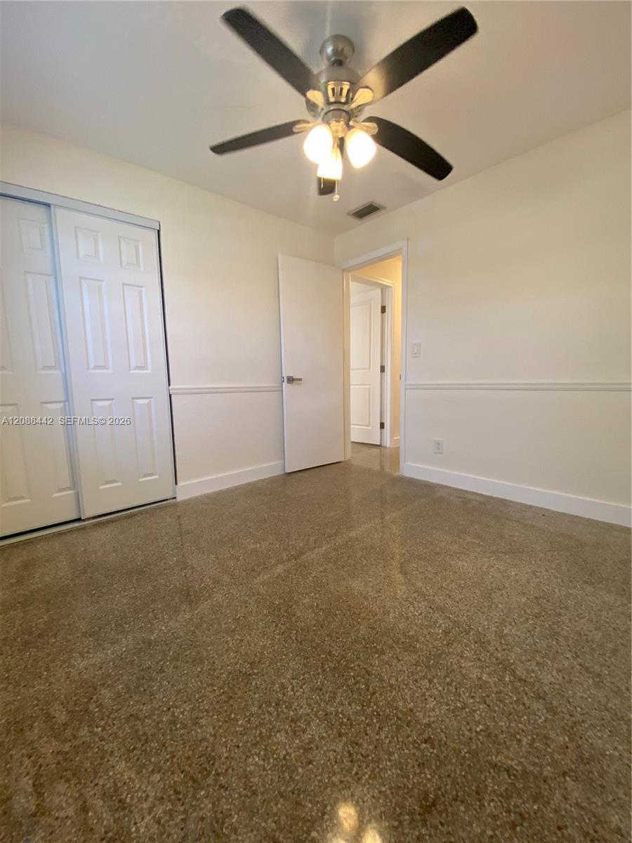 Building Photo - 6140 SW 37th Ct