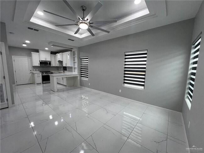 Building Photo - 1122 Country Club Drive