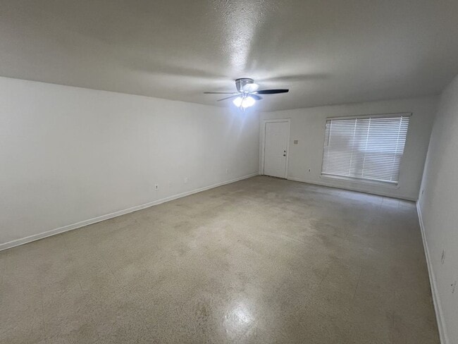 Building Photo - 2 bedroom, 2 bath apartments in Sherwood F...