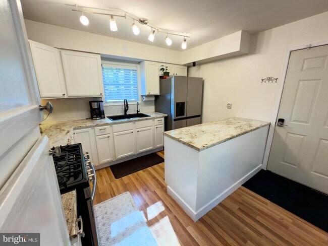 Building Photo - 307 Pemberton Blvd