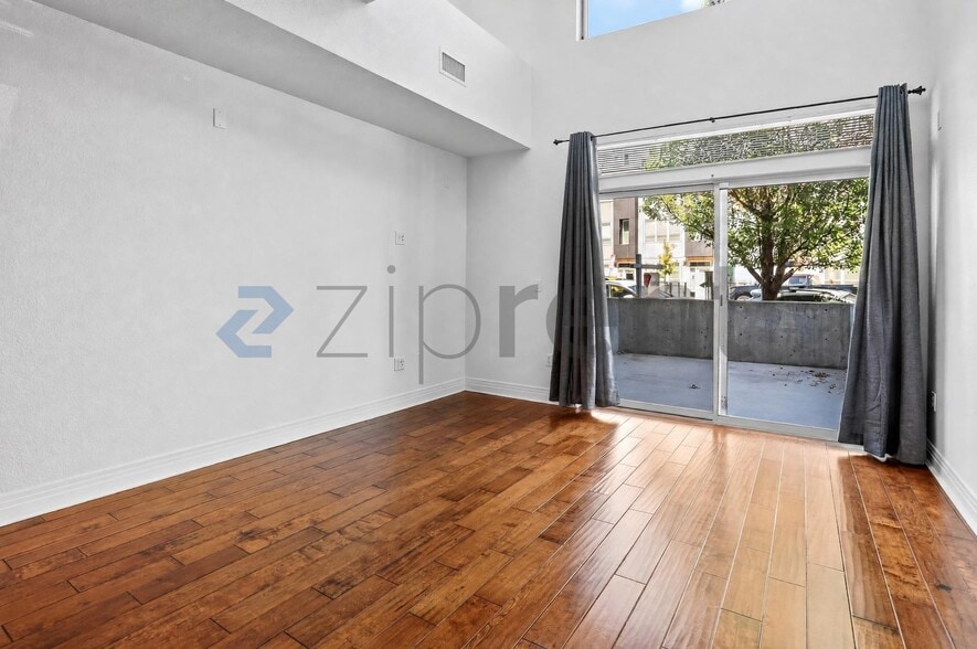 Building Photo - Unit 101