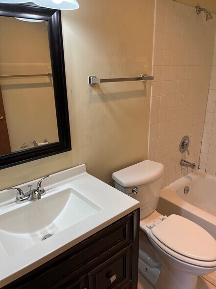 Building Photo - 2 Villa Verde Dr