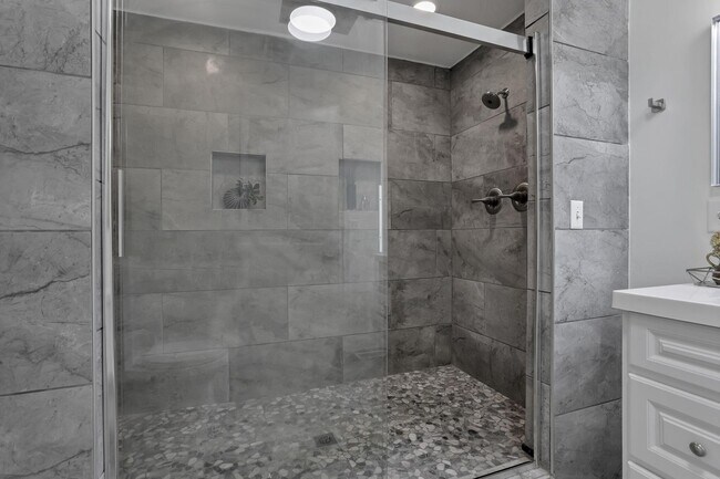 Building Photo - 4075 Gun Barrel Rd NE