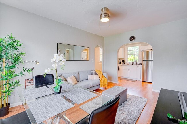 Building Photo - 227 SW 30th Ave