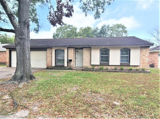 Primary Photo - 955 Seagate Ln