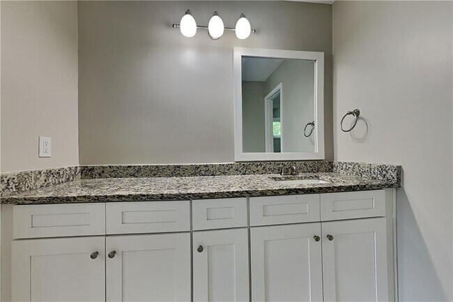 Building Photo - 548 Julius Dr
