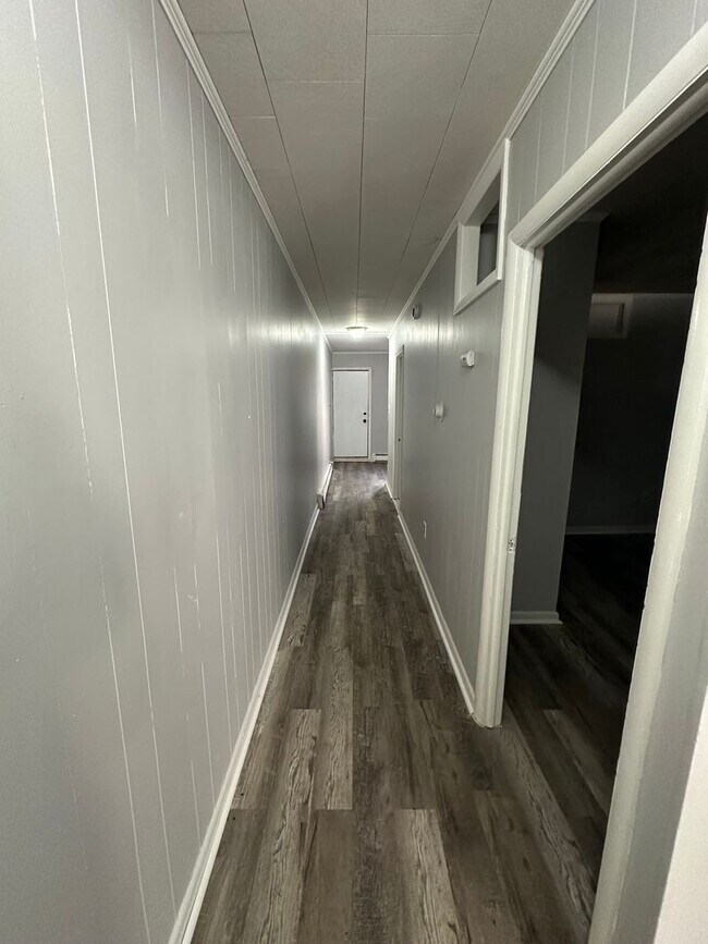 Building Photo - 1 bed/1 bath apartment available. 1st Floor