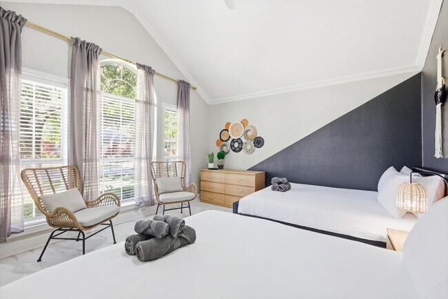 Building Photo - 2720 Wild Grove Ln