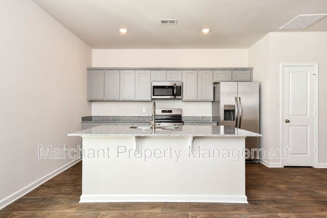 Building Photo - 27 English Ct