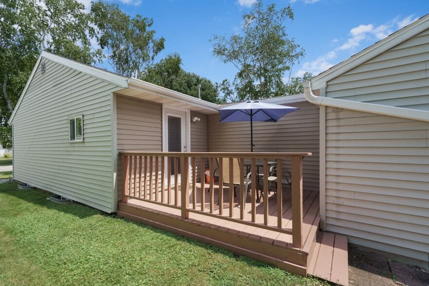 Building Photo - 1213 Langlade Ave