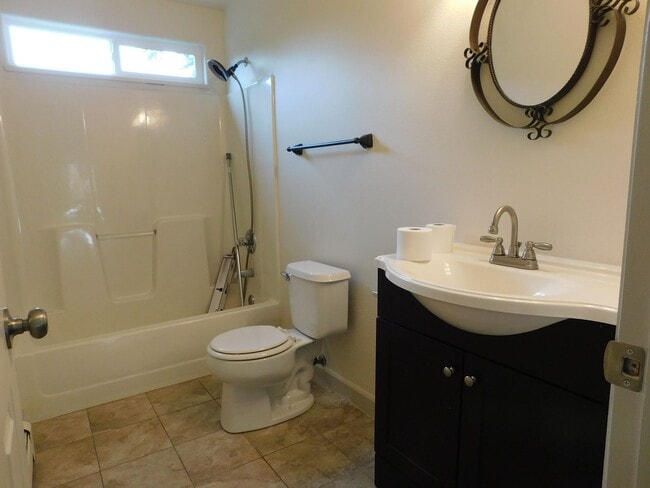Building Photo - Recent Remodel