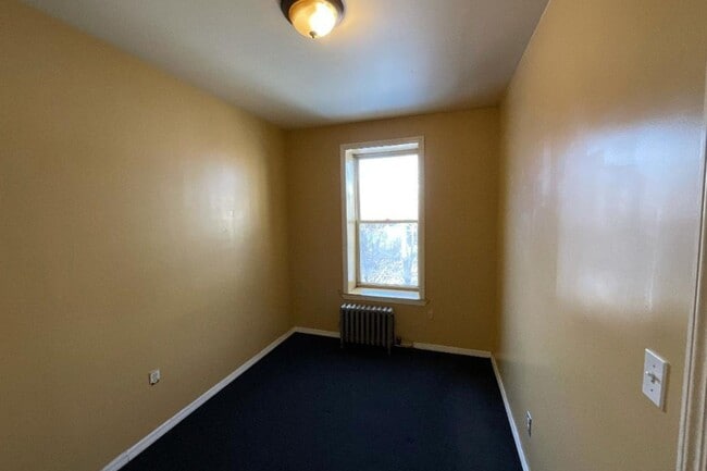 Building Photo - 2001 Bergen St